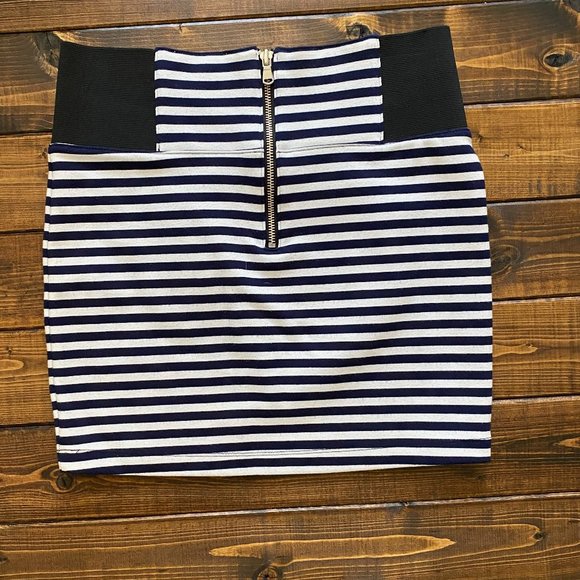 Nautical Striped Mini Skirt - Picture 3 of 4